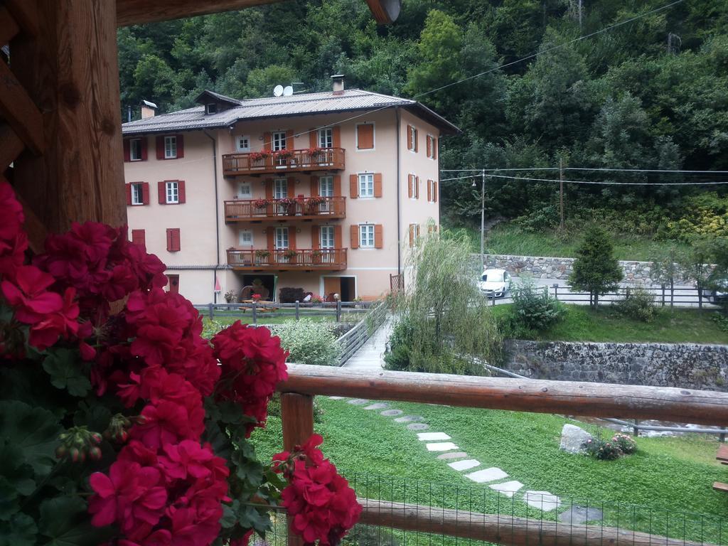 Appartamenti Rabbi Fonti Bagni di Rabbi Kültér fotó